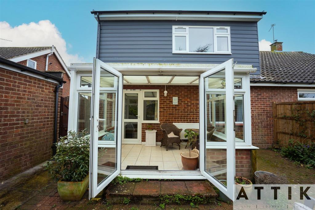 Dukes Drive, Halesworth 3 bed semidetached house for sale £300,000