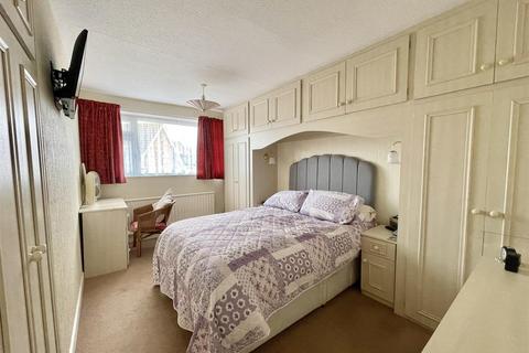 3 bedroom semi-detached bungalow for sale - Geddington Close, Wigston LE18
