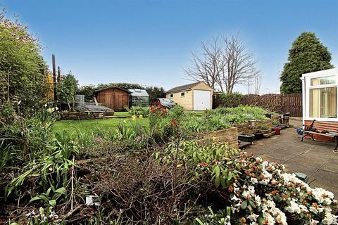 3 bedroom semi-detached bungalow for sale, Rawthorpe Lane, Dalton, Huddersfield, HD5 9NT