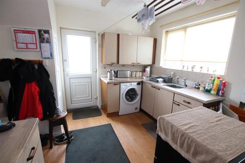 3 bedroom semi-detached house for sale - Northwood Crescent, Bradford