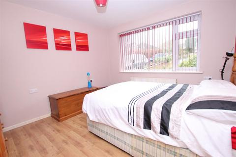 3 bedroom semi-detached bungalow for sale, Park Close, Bradford