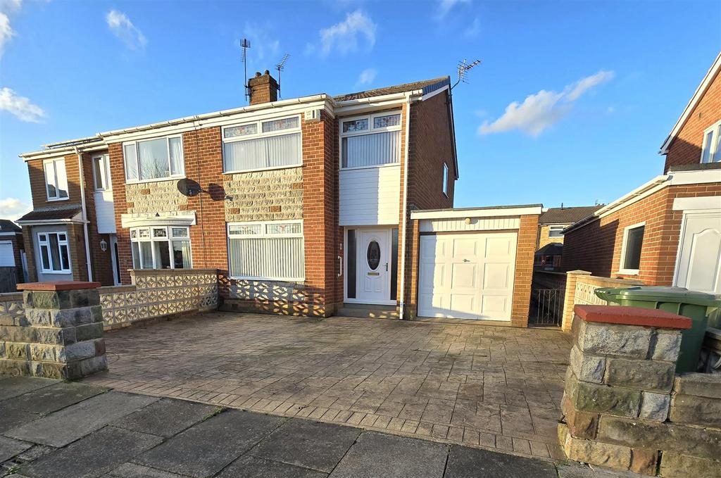 Picton Crescent, Thornaby... 3 bed semidetached house £750 pcm (£173 pw)
