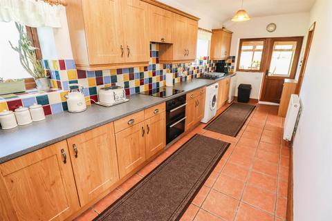 3 bedroom cottage for sale, Llanrhaeadr Ym