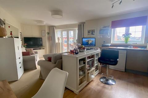 3 bedroom flat for sale, Greenfields Gardens, Shrewsbury