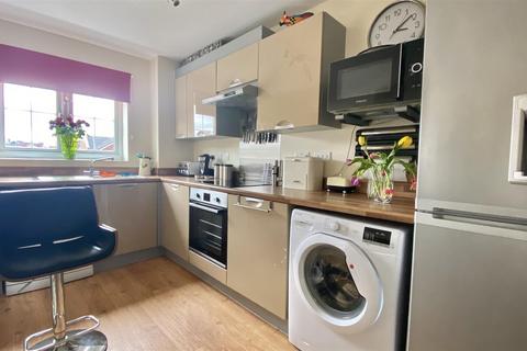 3 bedroom flat for sale, Greenfields Gardens, Shrewsbury