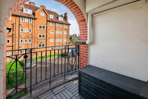 2 bedroom flat for sale - South End Close, London