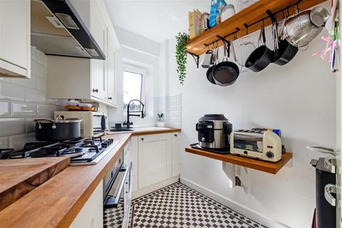 2 bedroom flat for sale - South End Close, London