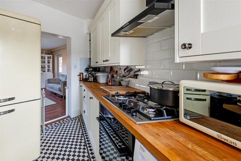 2 bedroom flat for sale, South End Close, London