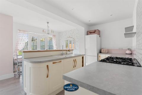 24 Chestnut Tree Avenue, Coventry, CV4 9FZ