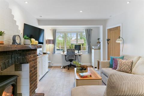 54 Carshalton Road, Banstead, SM7 3HR