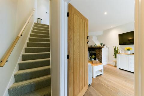 54 Carshalton Road, Banstead, SM7 3HR