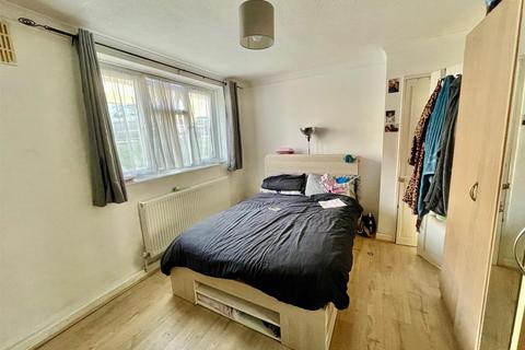 2 bedroom apartment for sale - Chace Avenue, Potters Bar EN6