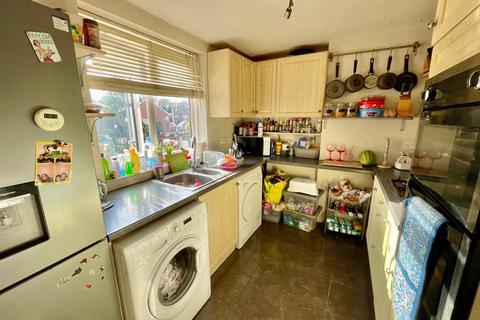 2 bedroom apartment for sale, Chace Avenue, Potters Bar EN6