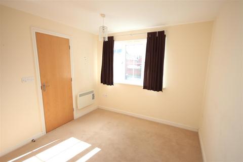 2 bedroom apartment to rent, Regency Court, Rushden NN10