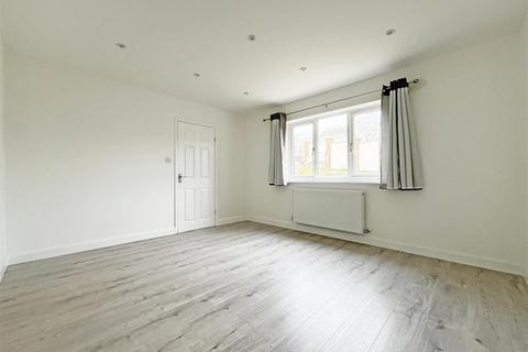 3 bedroom end of terrace house to rent, Weetman Gardens, Nottingham NG5