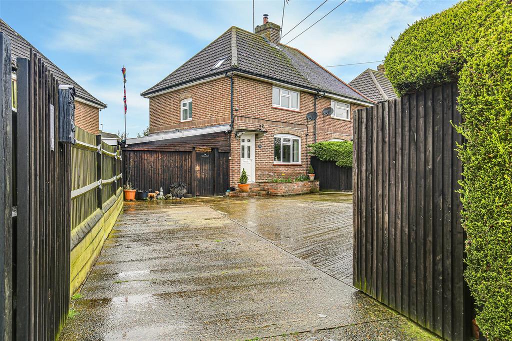 Madan Road, Westerham TN16 3 bed semidetached house for sale £460,000