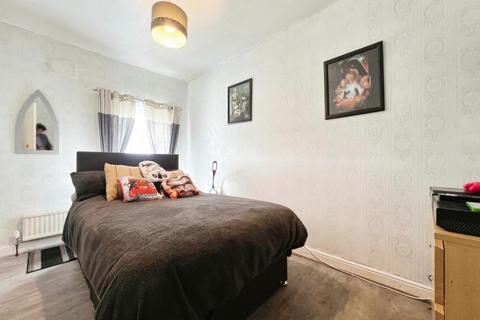 2 bedroom terraced house for sale - Newlands Road, Leigh