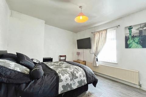 2 bedroom terraced house for sale, Newlands Road, Leigh