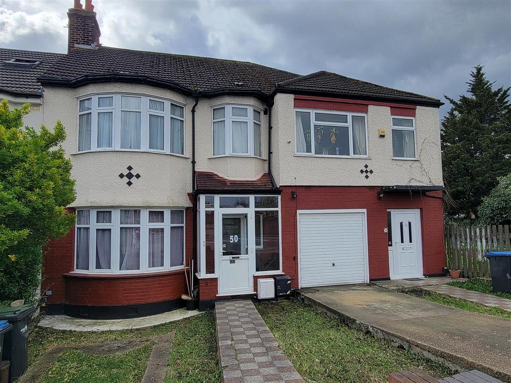 Hedge Lane, Palmers Green, London N13 5 bed semidetached house for