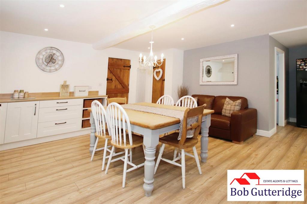 Fitted kitchen / breakfast room