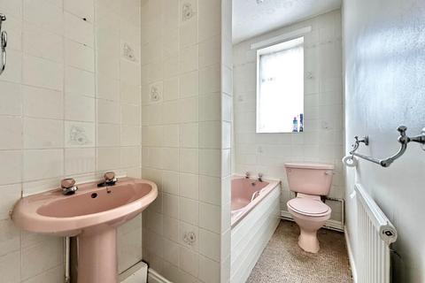 20 Grasmere Road, Barnsley, S71 1ES