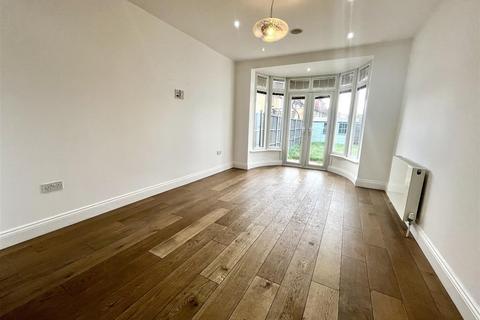 4 bedroom terraced house to rent - Amberley Gardens, Enfield