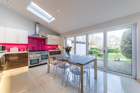 3 bedroom detached house for sale - Lower Road East Farleigh, Maidstone