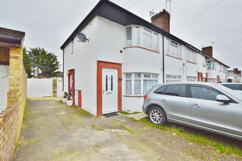 2 bedroom maisonette for sale, Cornwall Avenue, Slough