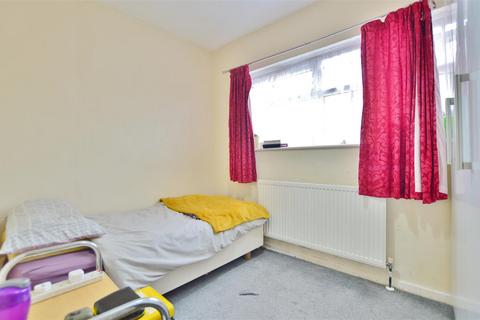 2 bedroom maisonette for sale, Cornwall Avenue, Slough