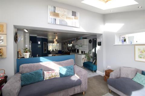 3 bedroom end of terrace house for sale - Burnham Avenue, West Denton Park, Newcastle Upon Tyne