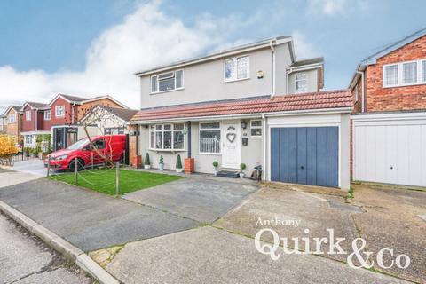 4 bedroom detached house for sale - Church Parade, Canvey Island, SS8