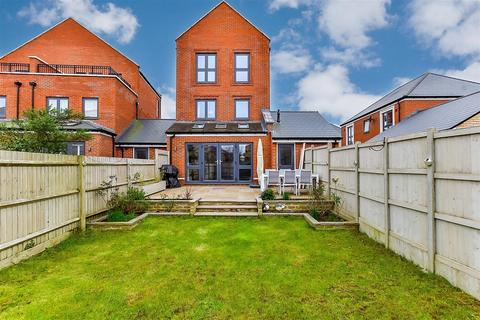 5 bedroom detached house for sale - Ruton Square, Kings Hill, West Malling, Kent