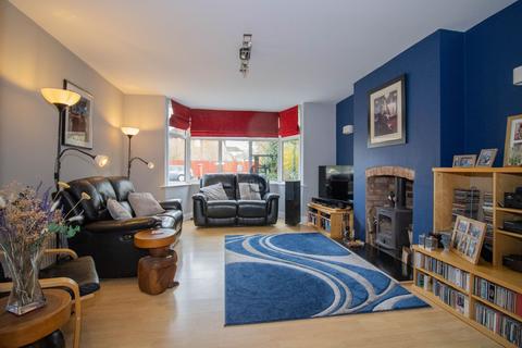 137 Shanklin Drive, Leicester, LE2 3QG