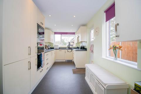 137 Shanklin Drive, Leicester, LE2 3QG