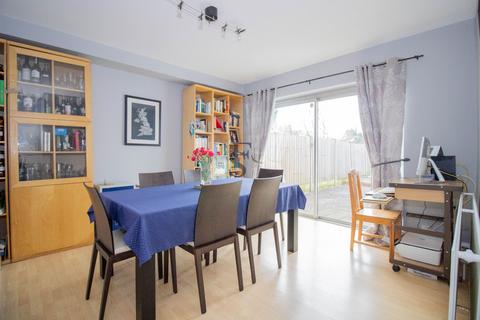 137 Shanklin Drive, Leicester, LE2 3QG
