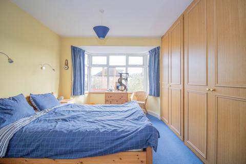 137 Shanklin Drive, Leicester, LE2 3QG
