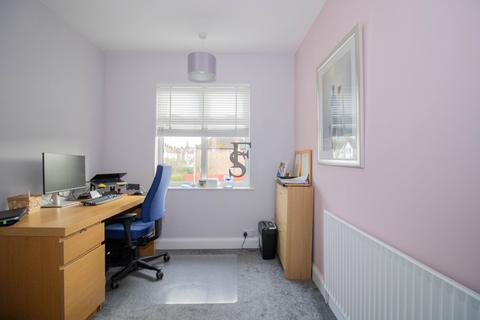 137 Shanklin Drive, Leicester, LE2 3QG