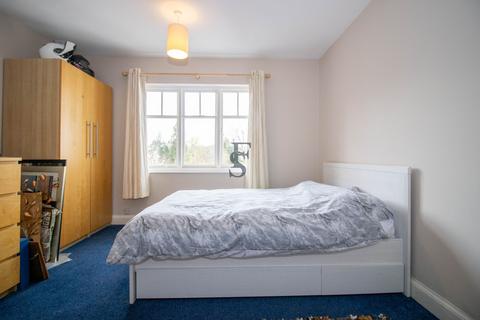 137 Shanklin Drive, Leicester, LE2 3QG