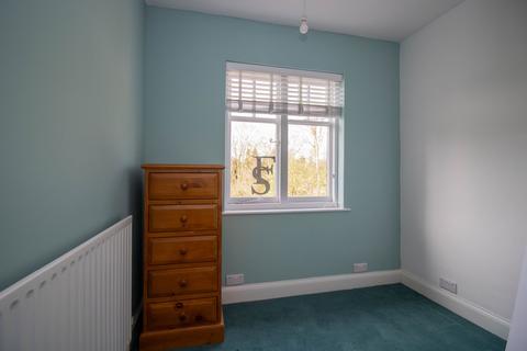 137 Shanklin Drive, Leicester, LE2 3QG