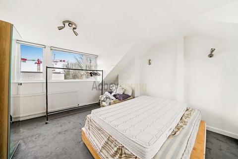 2 bedroom maisonette for sale - Highgate Hill, London