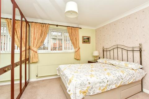2 bedroom detached bungalow for sale - Burkeston Close, Kemsley, Sittingbourne, Kent