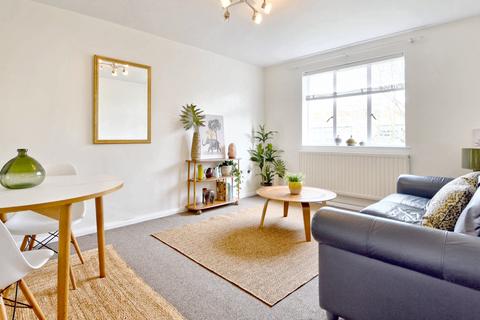 1 bedroom flat for sale, Highbury Grove, Highbury, London N5