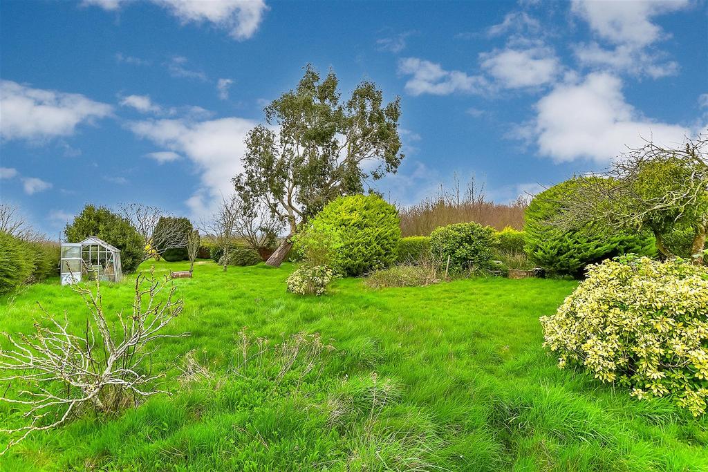 Round Street, Sole Street, Kent 2 bed semidetached house for sale £