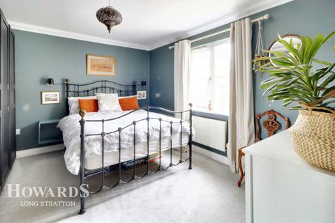 3 Crown Close, Dickleburgh, Diss, IP21 4NA
