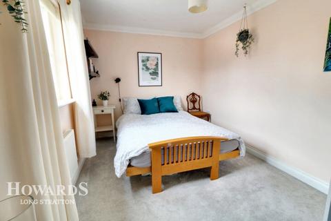 3 Crown Close, Dickleburgh, Diss, IP21 4NA