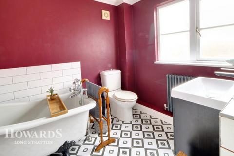 3 Crown Close, Dickleburgh, Diss, IP21 4NA