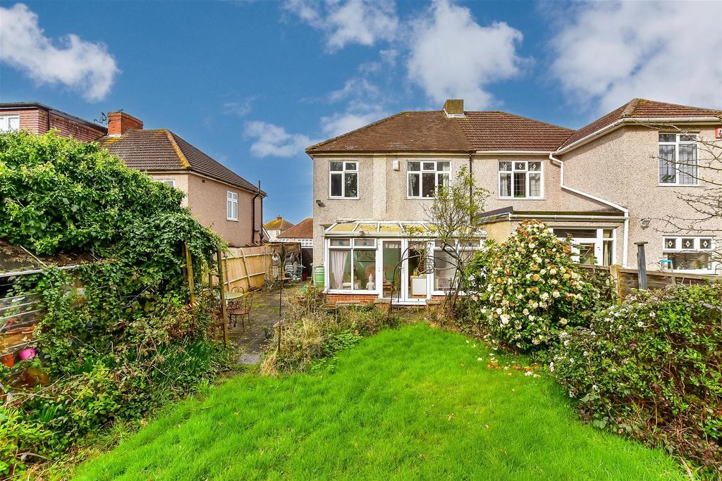 Danson Lane, Welling, Kent 3 bed semidetached house £400,000