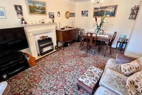 2 bedroom bungalow for sale, Park Villas, Leeds LS8