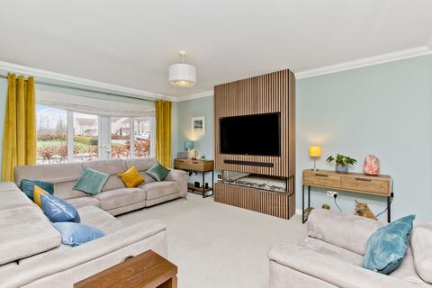 6 Castell Maynes Crescent, Bonnyrigg, EH19 3RU