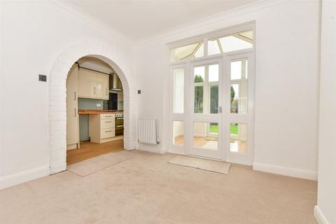 162 Downs Road, Walmer, Deal, CT14 7TF